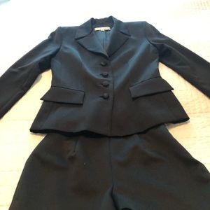 Oleg Cassini Blacktie woman’s tuxedo short/jacket